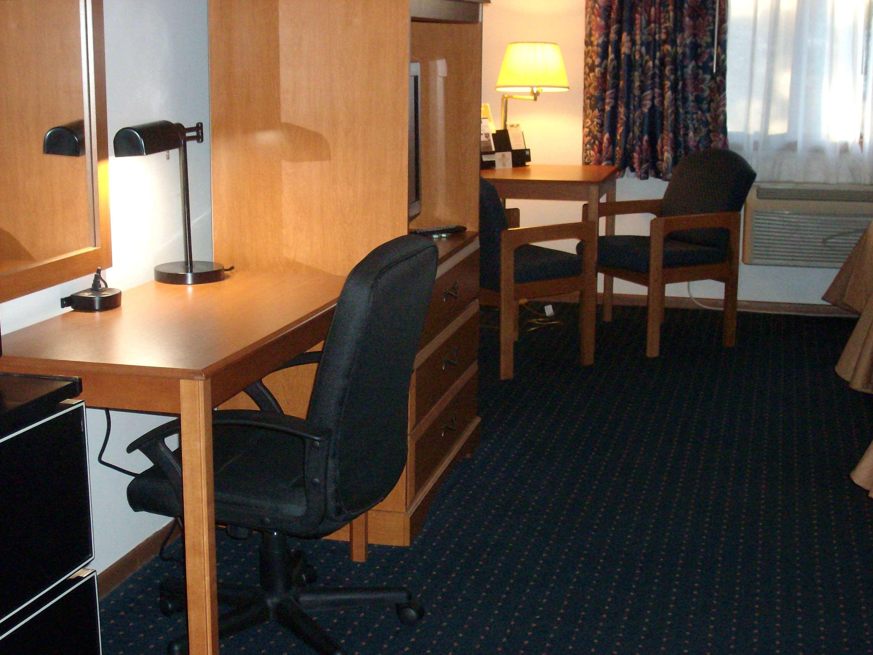 Best Western Maritime Inn Стерджен-Бей Экстерьер фото